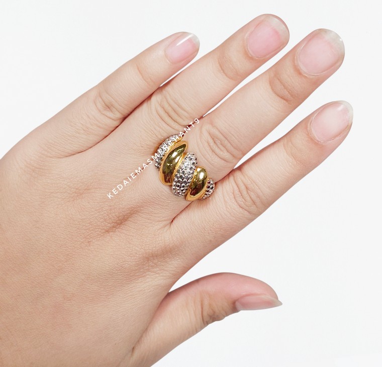 Merchant9 Cincin Emas Aurelie Twist Dimensi 2C L:1.55CM