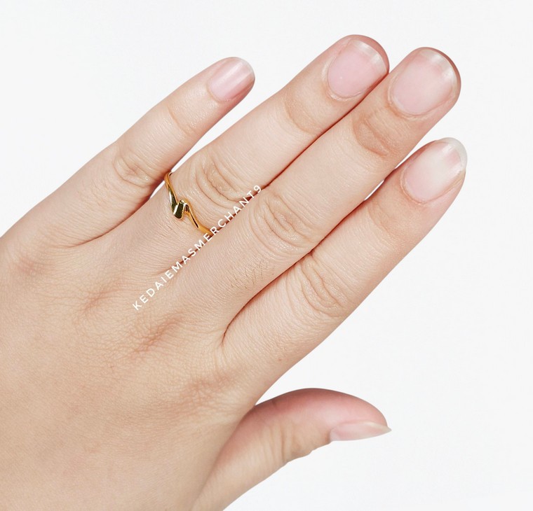 Merchant9 Cincin Emas Minimalist Wave Polish