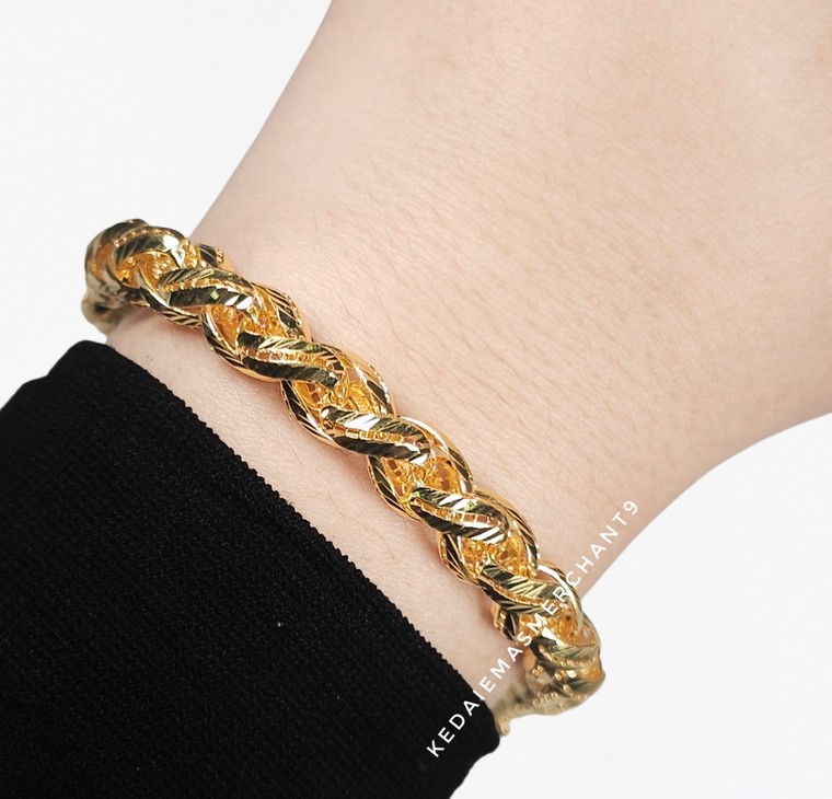 Merchant9 Rantai Tangan Tocang Dimensi L:0.75CM