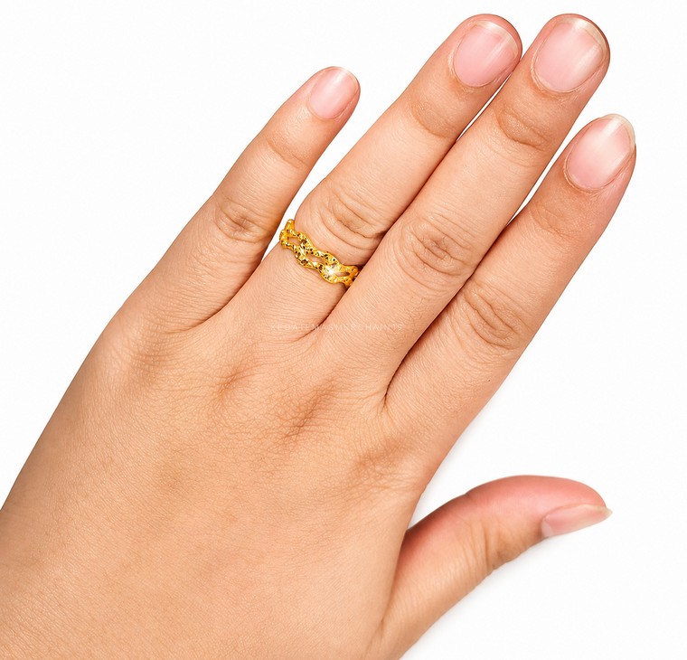 Merchant9 Cincin Emas Wave Dimensi L:0.4CM