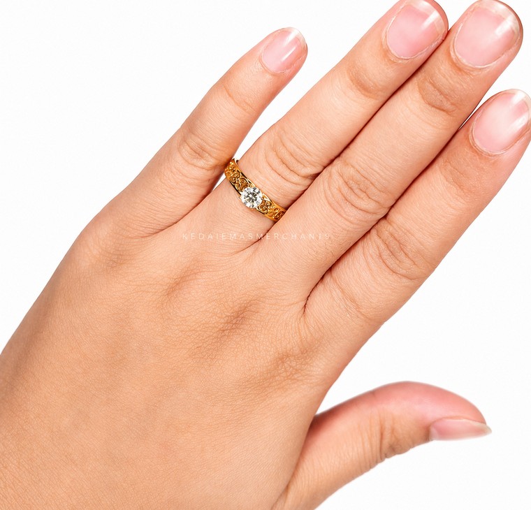 Merchant9 Cincin Emas Kerawang Permata L:0.5CM