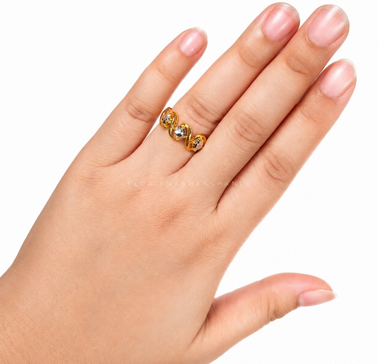 Merchant9 Cincin Emas Louise Wave Diamond Cut 2C L:0.8CM