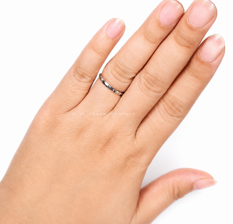 Merchant9 Cincin Emas Belah Rotan Cube Chrome L:0.2CM