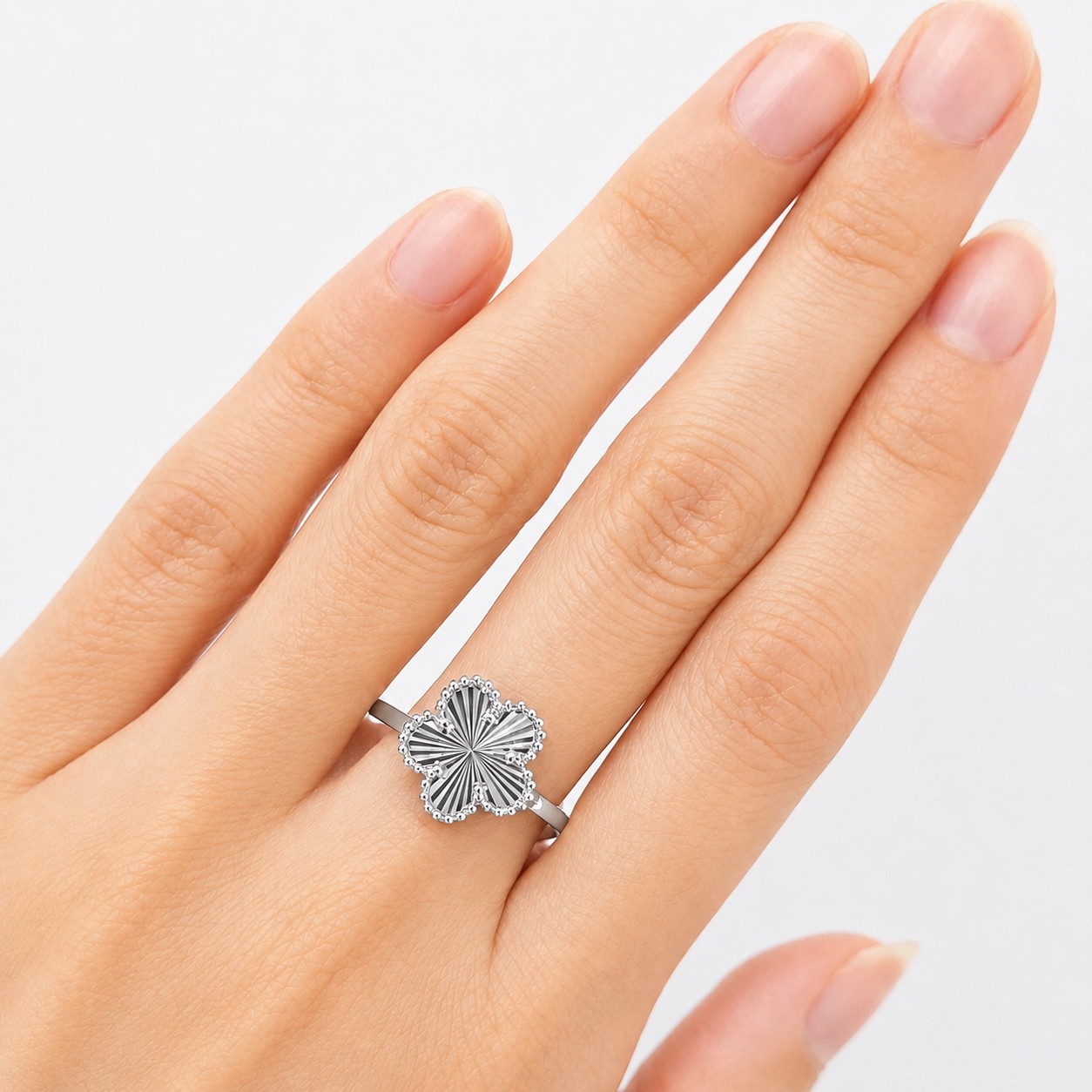 Merchant9 Cincin Emas Sakura Flower Chrome L:1.1CM