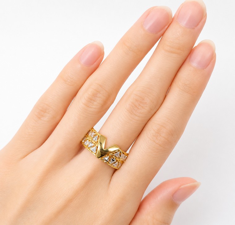 Merchant9 Cincin Emas V Triangle 2C L:0.9CM