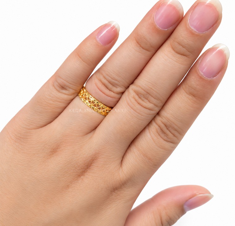 Merchant9 Cincin Emas Wave Dimensi L:0.5CM