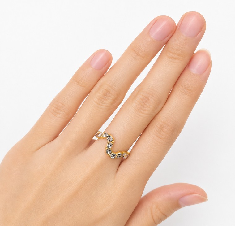 Merchant9 Cincin Emas Wave Diamond Cut 2C L:0.3CM